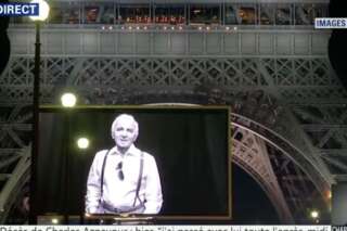 Charles Aznavour: les images de l'hommage au pied de la Tour Eiffel
