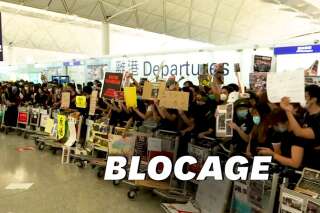 À l'aéroport d'Hong Kong, les images des barricades de porte-bagages