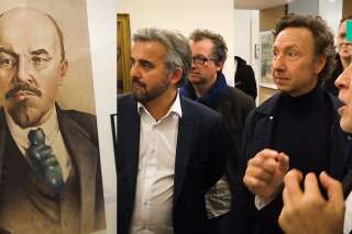 Quand Alexis Corbière reçoit Stéphane Bern au milieu des portraits de Lénine et des bustes de Robespierre