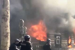 Acte XVIII des gilets jaunes: un immeuble ravagé par les flammes à Paris