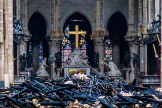 La charpente de Notre-Dame de Paris qui s'effondre, c'est l'image de notre propre fragilité