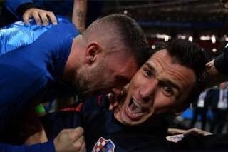Croatie-Angleterre: Voilà les clichés que le photographe a pu prendre quand l'équipe de Croatie lui est tombée dessus