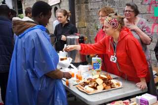 Après l'évacuation des migrants de porte de La Chapelle, ces bénévoles offrent déjà 400 petits-déjeuners par jour