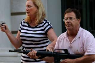 Mark et Patricia McCloskey inculpés après avoir pointé des armes vers des manifestants