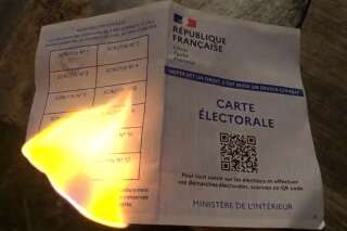 Soutien de Mélenchon, le réalisateur Xavier Beauvois brûle sa carte électorale