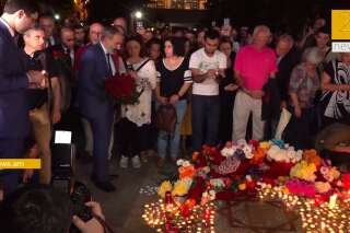 En Arménie, les chansons de Charles Aznavour ont résonné sur la place à son nom