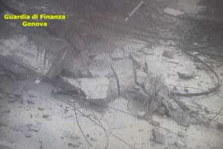 Gênes: de nouvelles images du pont Morandi qui s’effondre publiées par la police italienne