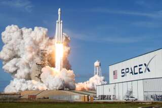 SpaceX veut envoyer ses premiers touristes dans l'espace fin 2021