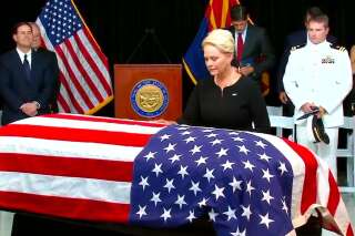 La famille de John McCain et des centaines d’anonymes sont venus faire leurs adieux au Sénateur