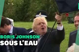 Boris Johnson ne sait toujours pas tenir un parapluie et c'est drôle