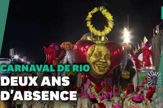 Le Carnaval de Rio est de retour et avec lui ses paillettes et ses messages contre le racisme