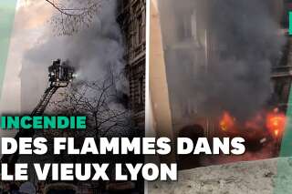 Le vieux Lyon couvert en partie par la fumée d'un incendie