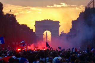 Champions du monde! Les images des Champs-Elysées après la victoire des Bleus en Coupe du Monde