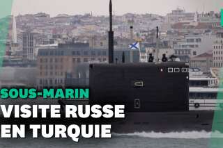 Vers l'Ukraine, ce sous-marin russe traverse le détroit du Bosphore