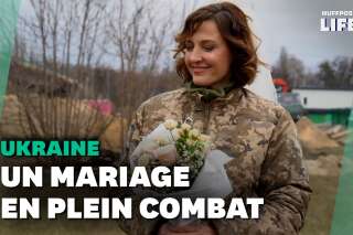 Guerre en Ukraine: ce couple de soldats s'est marié à Kiev sur la ligne de défense