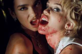 Miley Cyrus et Dua Lipa ont soif de sang dans le clip 