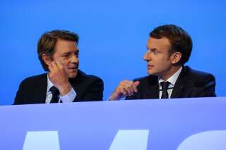 Congrès des maires: Emmanuel Macron les brosse dans le sens du poil