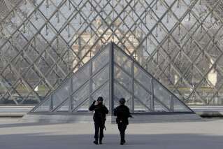 Auditionné pour la première fois, l'assaillant du Louvre refuse de parler