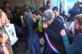 Blocage à Arcueil: le député Eric Coquerel de la France insoumise atteint par des gaz lacrymogènes