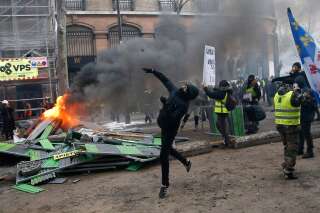 Violences: les gilets jaunes entrent dans l'histoire des conflits sociaux en France