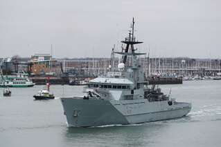 La Royal Navy dépêche un navire pour contrer les migrants