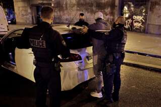 Alpes-Maritimes: des policiers contrôlant le confinement renversés par un chauffard