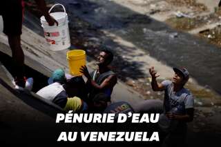 Privés d'électricité, ces Vénézuéliens forcés de recueillir les eaux usées