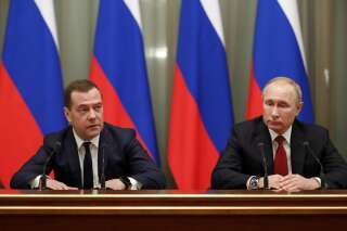 Poutine annonce une réforme de la Constitution, démission surprise du gouvernement