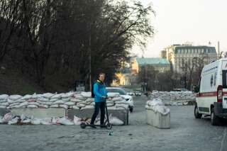 Guerre en Ukraine: Kiev en ligne de mire, Biden en Europe... Le point sur la situation