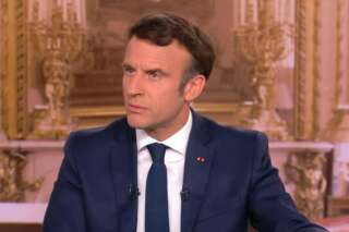 Emmanuel Macron dénonce les critiques 