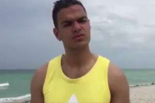 Hatem Ben Arfa en tenue jaune sur la plage vaut le détour(nement)