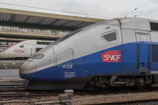 SNCF: le trafic TGV interrompu entre Paris et le Sud-Ouest par des salariés d'Arjowiggins