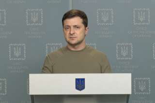 Guerre en Ukraine: Volodymyr Zelensky décrète la mobilisation générale