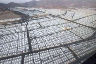 Devinerez-vous ce que font ces dizaines de milliers de tentes dans le désert?