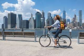 Des femmes qui voyagent seules à vélo? Et pourquoi pas  des femmes qui ont confiance en elles, pendant qu'on y est!