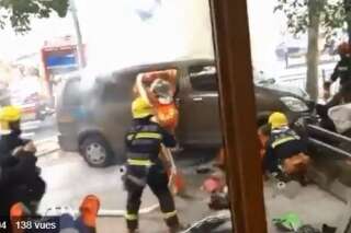 À Shanghai, une camionnette prend feu et renverse des piétons, 18 blessés
