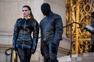 À la Fashion Week de Paris, Kanye West et Julia Fox sortent le total look cuir