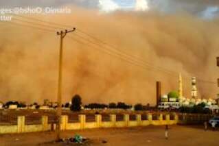 Une tempête de sable a transformé Khartoum en décor surréaliste