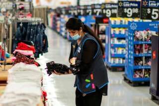 Aux États-Unis, Walmart renonce au masque obligatoire dans ses magasins