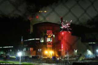 Pourquoi Greenpeace a tiré des feux d'artifice sur le site d'une centrale nucléaire