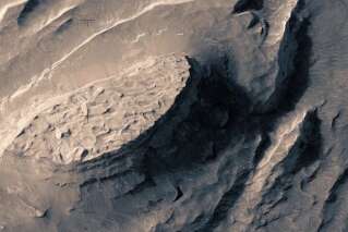 Cette vidéo de survol au-desssus de Mars a été réalisée à partir d'images réelles