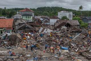 En Indonésie, le bilan du tsunami monte à 373 morts
