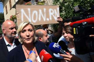 Non, les militants qui ont perturbé la visite de Marine Le Pen dans le Var n'étaient pas des 