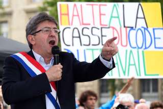 Jean-Luc Mélenchon et ses Insoumis en marche place de la République contre un 