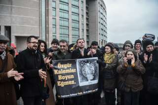 Qui est Asli Erdogan, la romancière symbole des purges post-putsch en Turquie