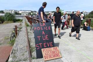 Après la mort de Steve, des secouristes critiquent l'intervention policière