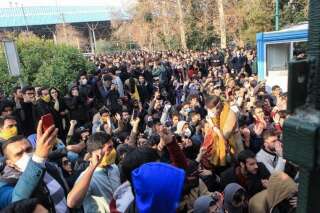 Iran: les étudiants bravent le gouvernement et manifestent à Téhéran