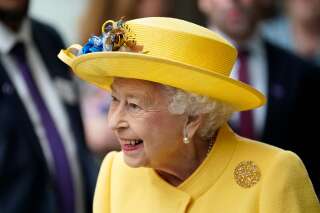 Elizabeth II en visite dans le métro de Londres pour inaugurer une ligne à son nom