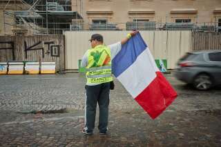 Trois gilets jaunes en garde à vue après des violences contre un automobiliste à Paris
