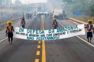 Au Brésil, ces Indigènes bloquent une route contre la déforestation et la Covid-19